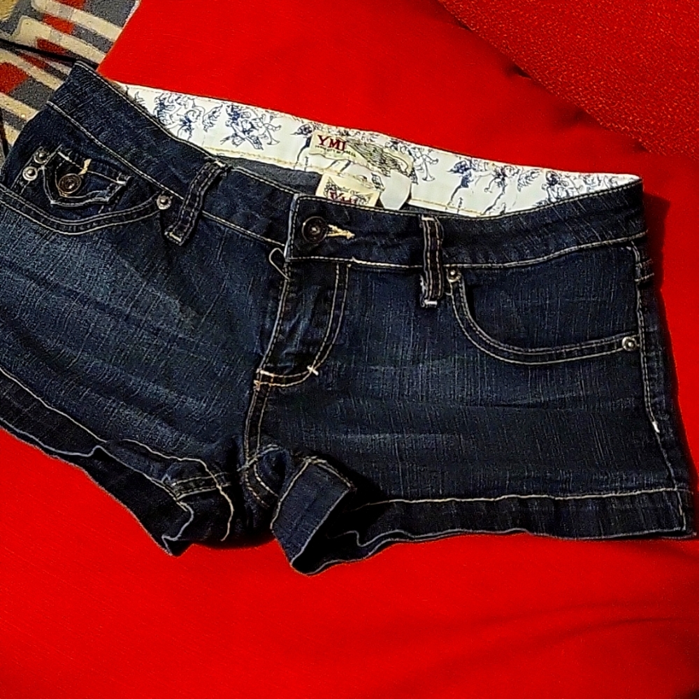 Shorty shorts